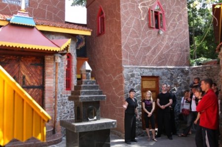 Единственный в Европе Буддийский Храм « Белый Лотос» приглашает посетить ритриты по Высшей Школе Ваджраяна (Алмазной колеснице)